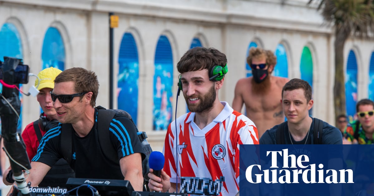 Drum’n’brakes: The cycling DJ taking the party to the streets