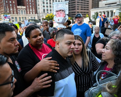 Kilmar Ábrego García walks with his wife, Jennifer Vasquez, as he arrives at an Ice field office in Baltimore, Maryland. 25 August 2025.