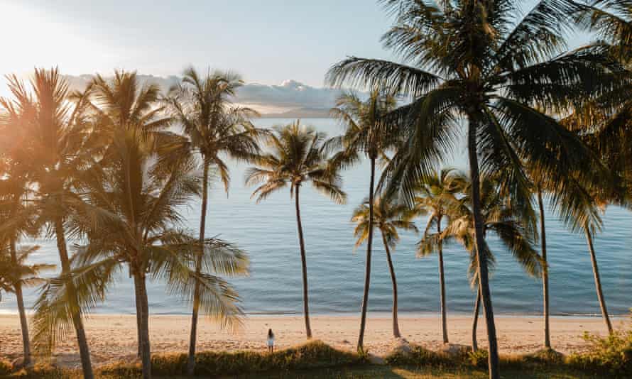 Beach scene on Magnetic Island