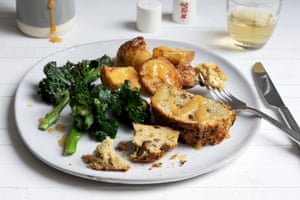 White nut roast with artichokes.