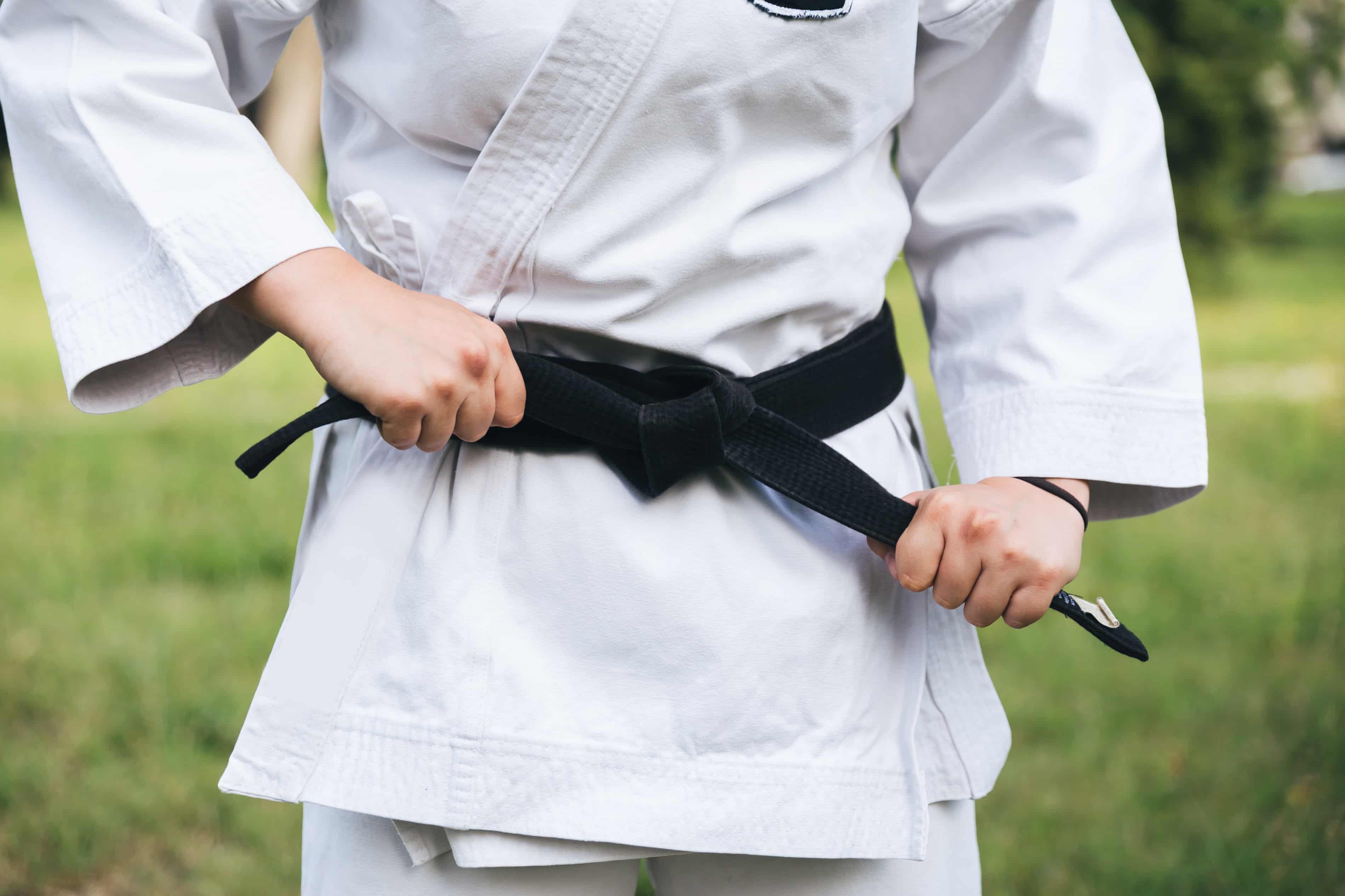 Karate Kid: California teenage girl fends off attacker by using jiu-jitsu (theguardian.com)