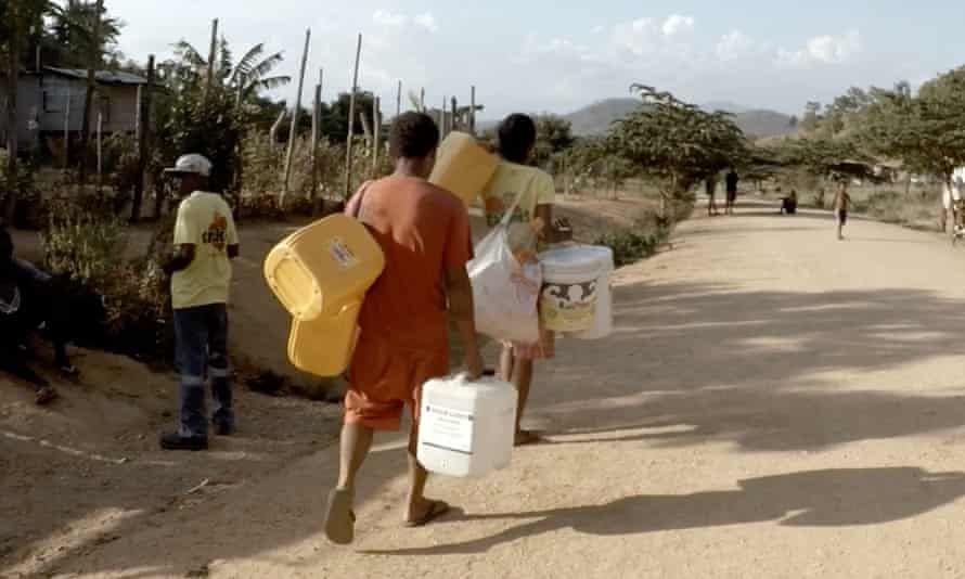 Paga Hill assemblage members surviving successful Gerehu person to locomotion agelong distances to fetch water.