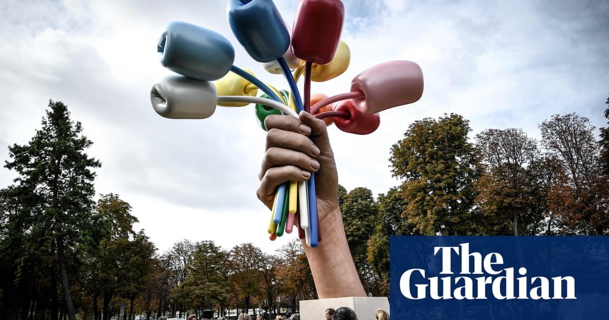 Jeff Koons' 'Bouquet of Tulips' honours victims of Paris terror attacks