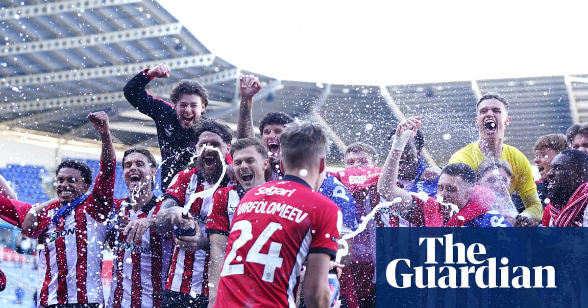 EFL roundup: Lincoln promoted to Championship with win at Reading