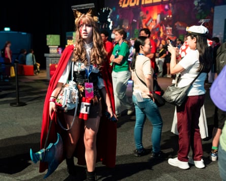 A streamer known as pearlescentmoon is among the visitors at the gaming convention.