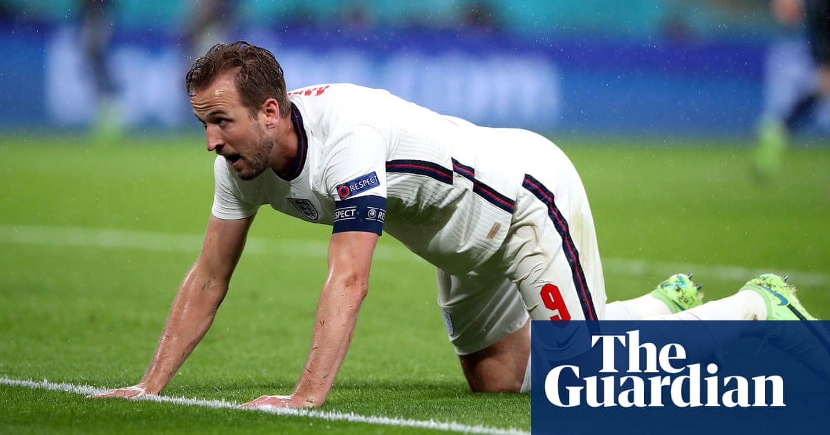 Harry Kane left looking out of place as system built around him fails to click