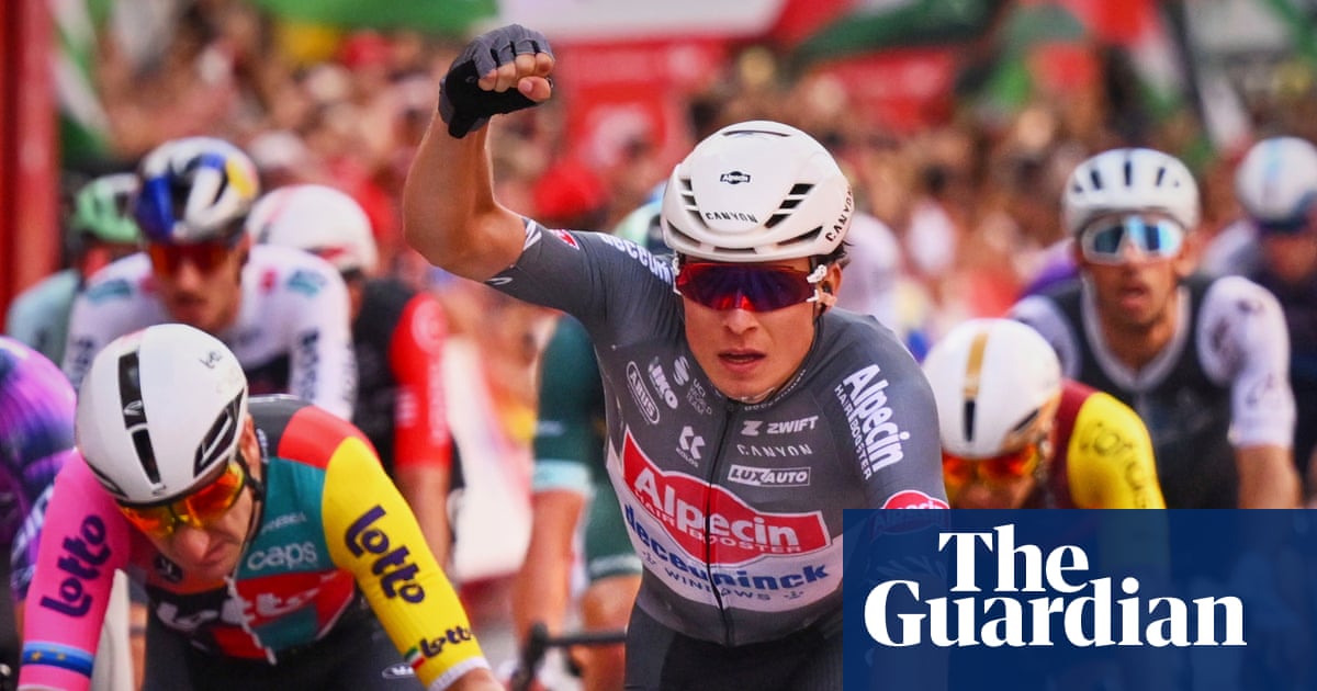 Vuelta a España: Philipsen sprints to stage win again as Træen stays in red