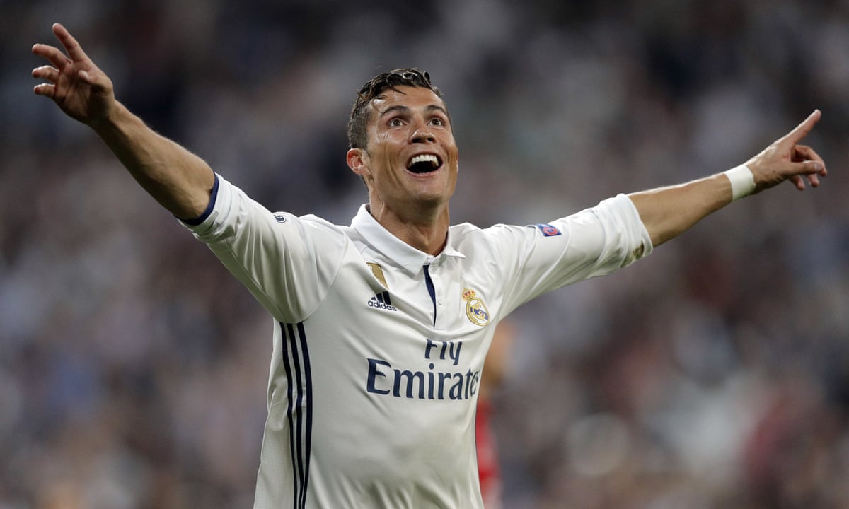 Dek de tafel Middelen onaangenaam Cristiano Ronaldo hat-trick seals Real Madrid win over Bayern Munich |  Champions League | The Guardian