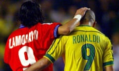 BEST OF FRANCE 98 - BRAZILIAN RONALDO AND CHILEAN ZAMORANO<br>CUP51D:BEST OF FRANCE98:PARIS,9JUL98 - Brazilian Ronaldo (R) and Chilean captain Ivan Zamorano walk off the pitch together after a second-round World Cup match in Paris June 27. Both players play their club soccer at Internazionale Milan. Chile lost 4-1 to Brazil and were eliminated from the World Cup.     zdc/Photo by Grigory Dukor   REUTERS