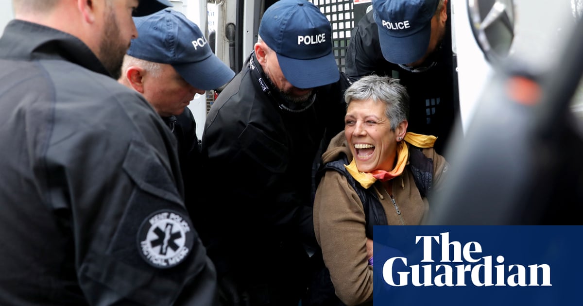Extinction Rebellion activists glue themselves to DfT and Home Office