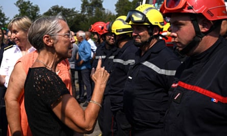 Élisabeth Borne meets firefighters near the site of a wildfire in Hostens on Thursday.