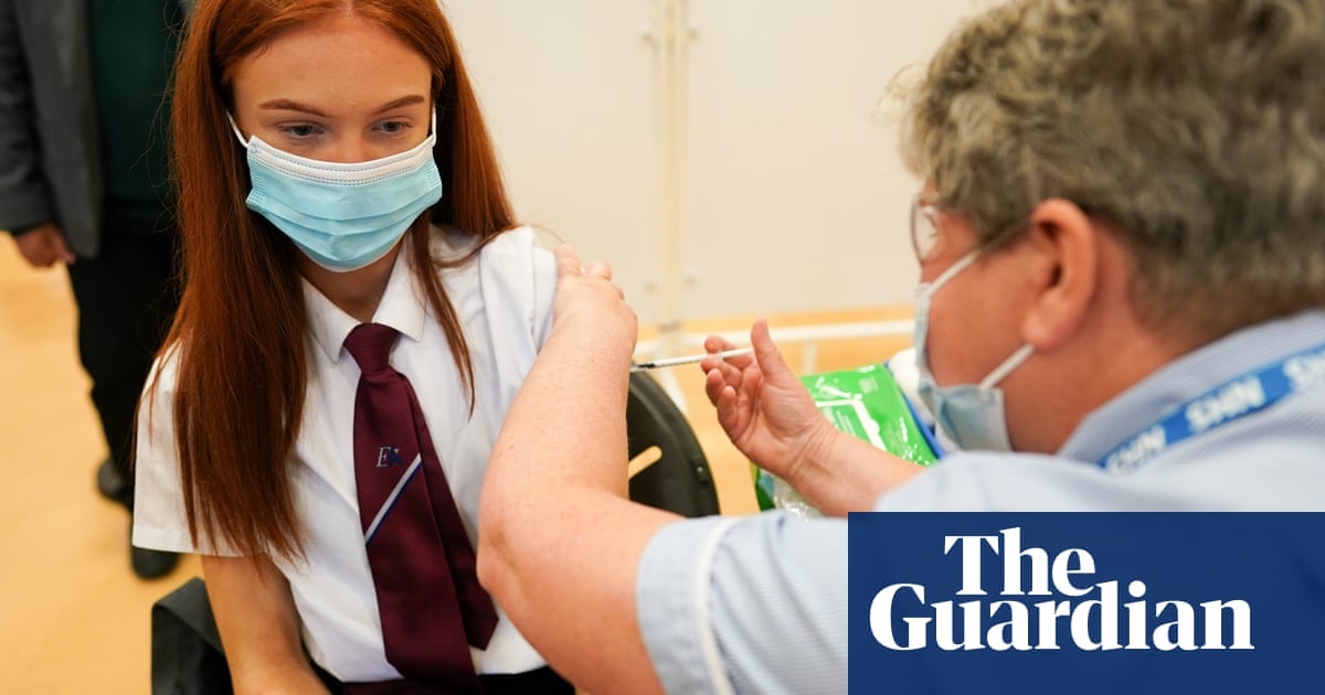 Senior doctors urge secondary school pupils to get vaccinated