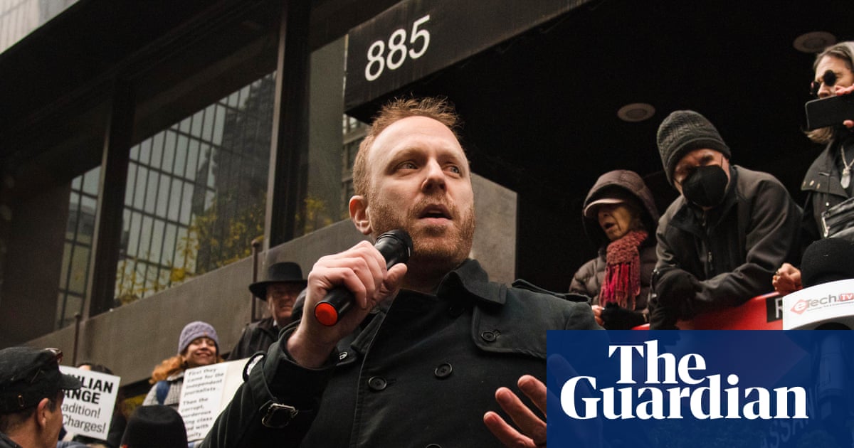 US reporter fighting back after border patrol seized his cell phones