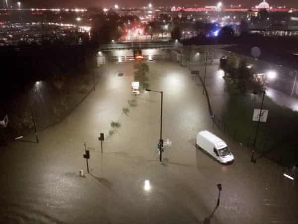 Get We Had To Buy Blankets Floods Force Shoppers To Spend Night In Free HD Get Wallpaper We Had To Buy Blankets Floods Force Shoppers To Spend Night In Free