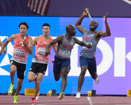 Great Britain’s Jona Efoloko fails to hand the baton to Eugene Amo-Dadzie
