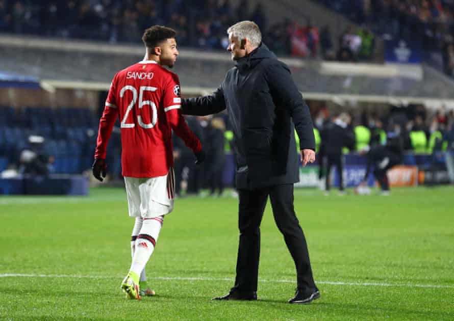 Ole Gunnar Solskjær speaks to Jadon Sancho after the draw with Atalanta earlier this week.