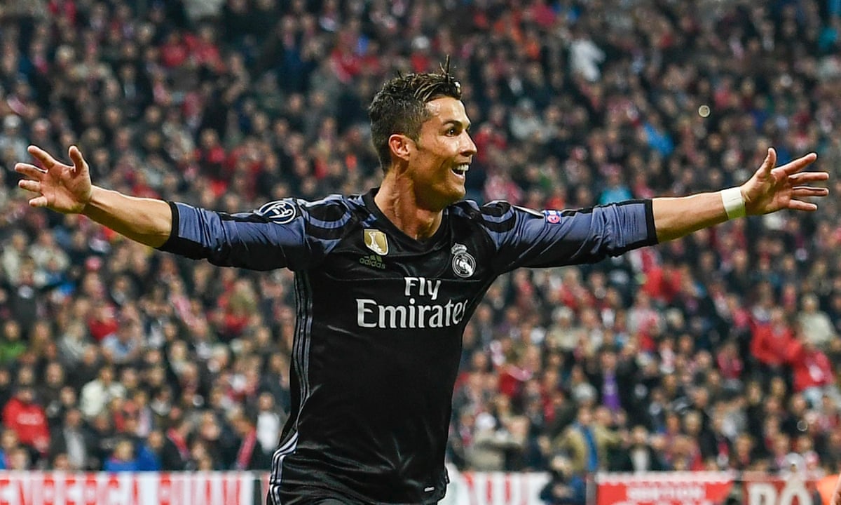 huilen Vader fage Verstikken Cristiano Ronaldo strikes twice as Real Madrid edge Bayern Munich |  Champions League | The Guardian