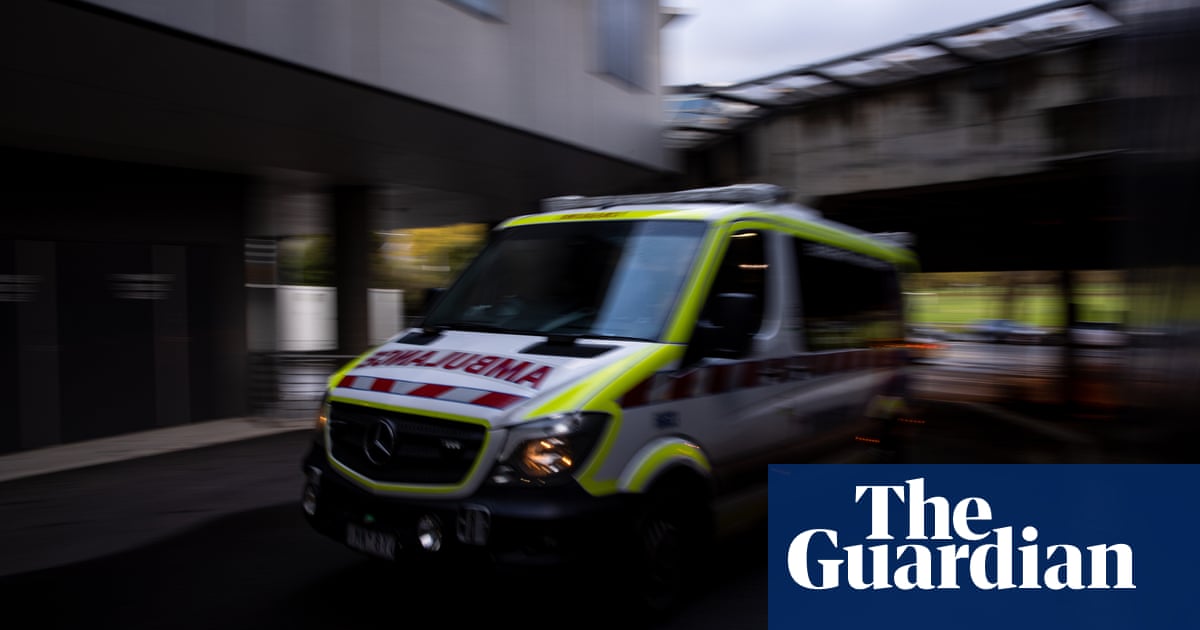 Victoria calls on 400 extra health workers to combat rising Covid hospitalisations