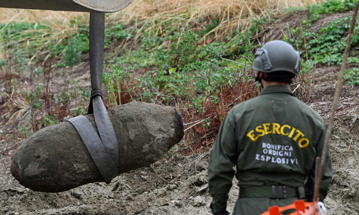 Second world war bomb discovered in Italy’s dried-up river Po (theguardian.com)