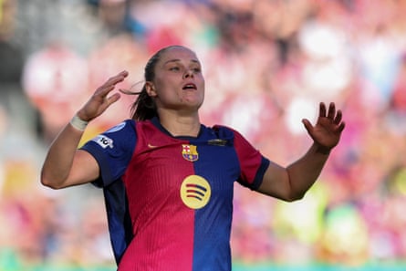 Ewa Pajor gestures in frustration