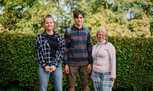 Katie Shearn and Dawn Shearn (left and right), and Ukranian refugee Yehor Petrov who they are hosting at their home in Crowborough. Crowborough, East Sussex, UK. 19th May 2022.