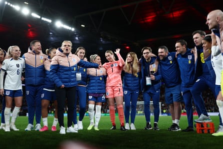 Sarina Wiegman gestures towards Mary Earps in a huddle on the Wembley pitch after the Finalissima win over Brazil in 2023