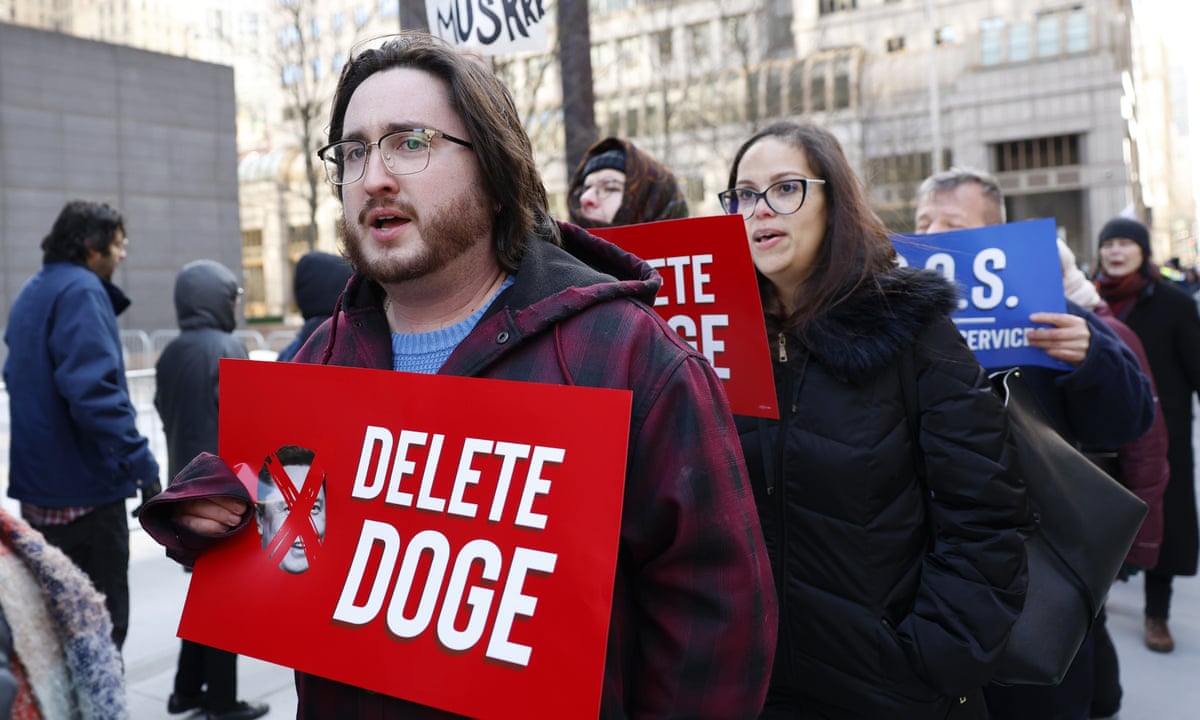 Trump defends Musk as backlash to federal workers ultimatum grows | Trump administration | The Guardian