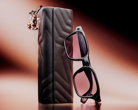 A set of Meta Glasses by LISA in Adventurer style with their case and included charm.
