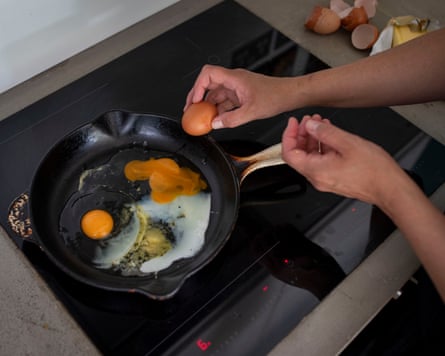 Le Creuset cast iron pan. Dale Berning-Sawa tests frying pans for The Filter. 19 June 2025