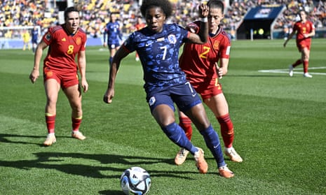 Lineth Beerensteyn of the Netherlands keeps the ball away from and Ona Batille of Spain.