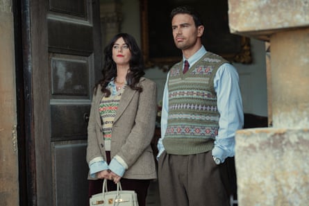 Theo James and Kaya Scodelario in The Gentlemen.