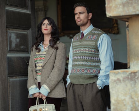 Kaya Scodelario and Theo James in The Gentlemen 2.