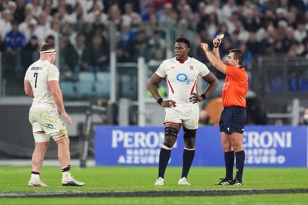 England’s Sam Underhill (left) is sent to the sin-bin in the second half. His captain, Maro Itoje (centre), followed him later in the game