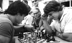 Franco Columbu (left) plays chess with Arnold Schwarzenegger