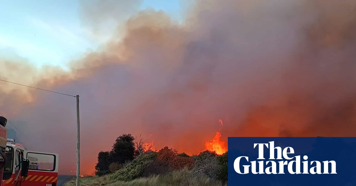 Sydney records highest temperature in nearly two years amid heatwave as Tasmanian bushfires threaten homes | Australia weather Sydney records highest temperature in nearly two years amid heatwave as Tasmanian bushfires threaten homes | Australia weather