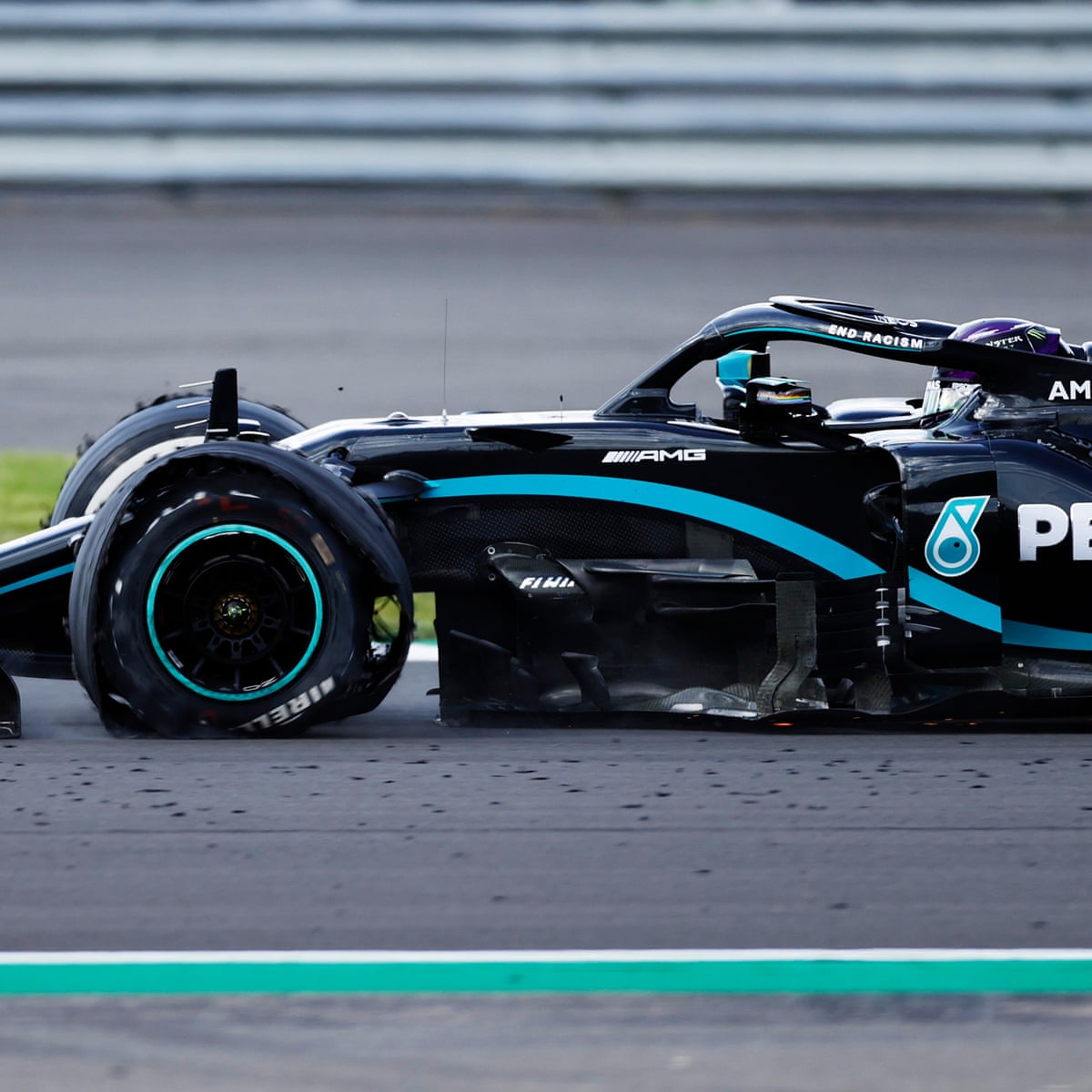 Lewis Hamilton Hangs On To Win British Grand Prix After Puncture Drama Sport The Guardian