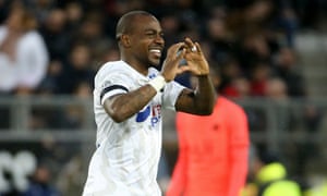 Gaël Kakuta celebrates after scoring for Amiens against PSG earlier this season.