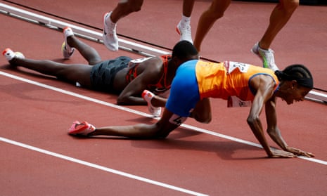 Dutch runner Hassan falls, gets up and wins 1,500 meter heat
