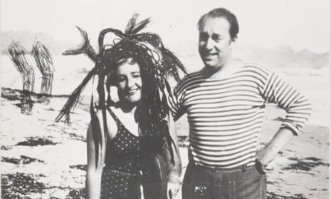 Maruja Mallo with the poet Pablo Neruda in Chile in 1945.