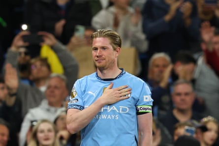 Kevin De Bruyne greets supporters in his final home game