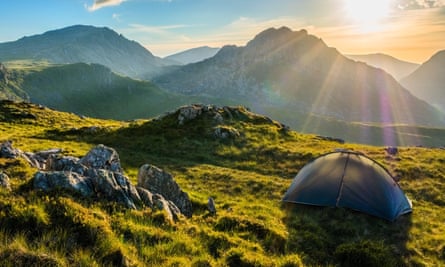 Wild camp with a view of Tryfan mountain in Snowdonia, North Wales.