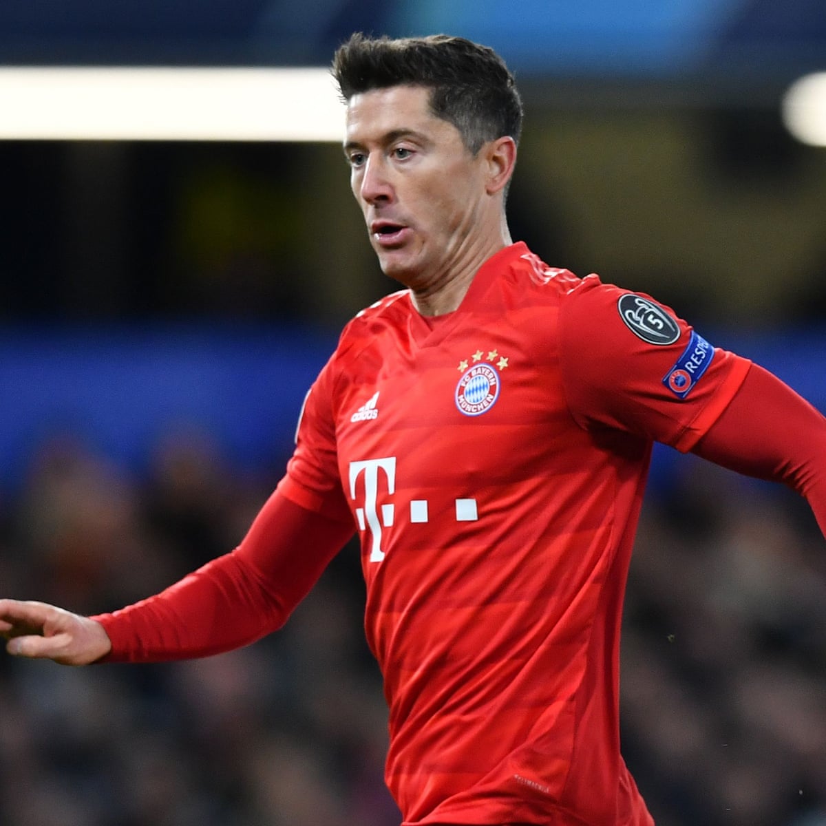 Bayern S Robert Lewandowski Out For Four Weeks With Fractured Tibia Bayern Munich The Guardian Bayern S Robert Lewandowski Out For Four Weeks With Fractured Tibia Bayern Munich The Guardian