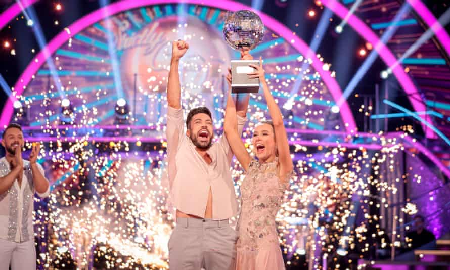Franchir les barrières … Ellis avec son partenaire de danse, Giovanni Pernice, gagnants de Strictly Come Dancing 2021
