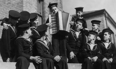 Sea shanties as they used to be sung: Reading Sea Cadets in 1941.