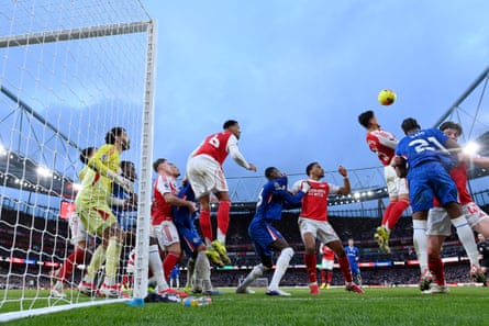 Piero Hincapié scores an own goal