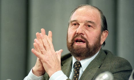 George Blake at a press conference in Moscow, 1992. He continued to live in Russia after the end of the cold war, and Vladimir Putin praised his “enormous contribution to the preservation of peace”.