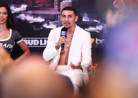 L'ancien champion incontesté des poids légers Teófimo López prend la parole lors de la conférence de presse finale de jeudi au Madison Square Garden.