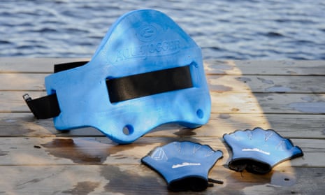 No weight to bear … Aquajogging flotation belt and gloves.