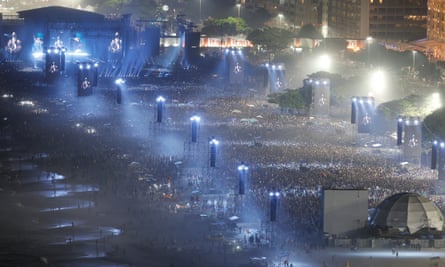 Huge crowd at Madonna concert