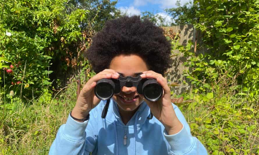Aphra looking through her binoculars.